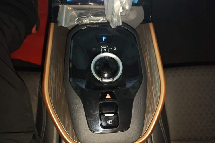 Used Toyota bZ3 2023 616 km Long-Range Premium Gear Lever