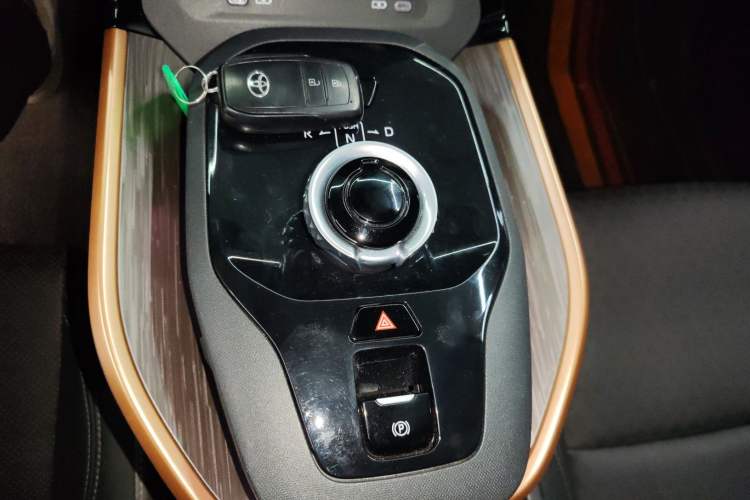 Used Toyota bZ3 2023 616 km Long-Range Premium Gear Lever