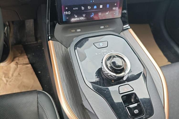 Used Toyota bZ3 2023 616 km Long-Range Premium Gear Lever