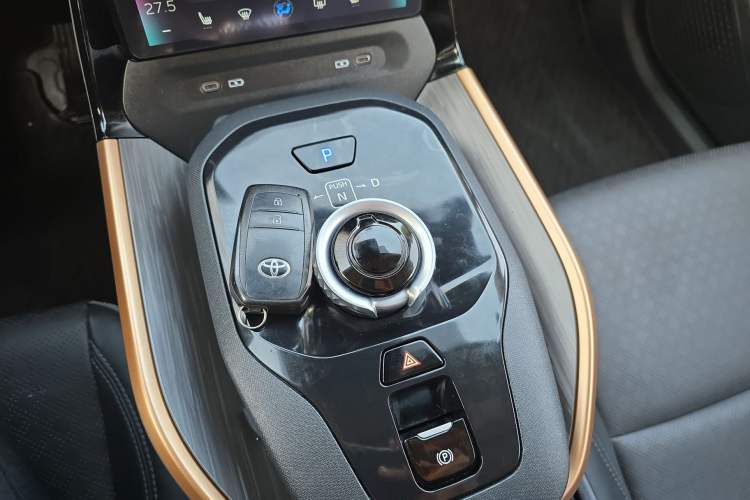 Used Toyota bZ3 2023 616 km Long-Range Premium Gear Lever