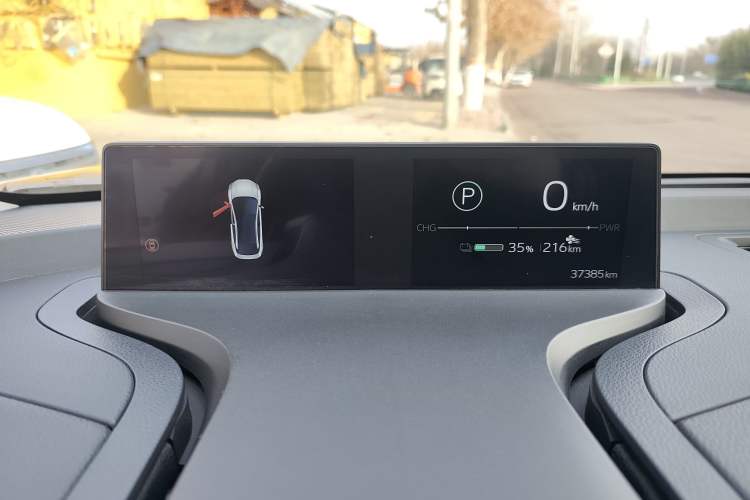 Used Toyota bZ3 2023 616 km Long-Range Premium Instrument Cluster