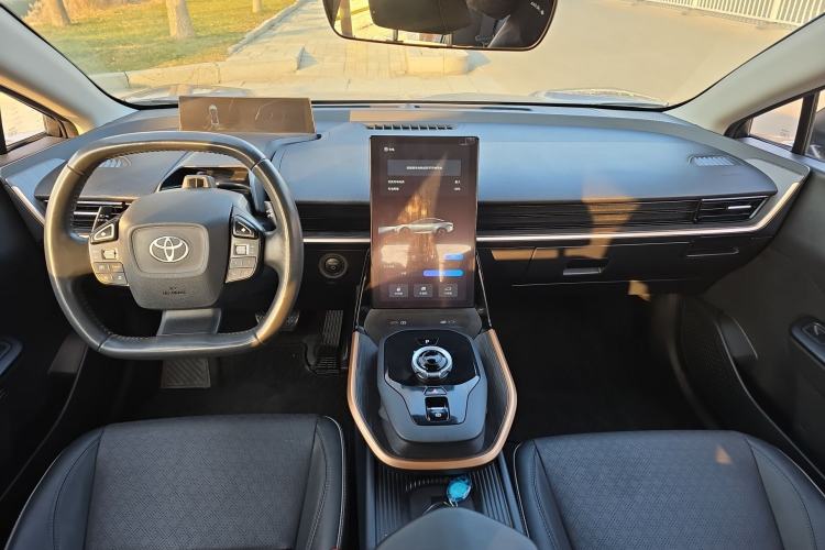 Used Toyota bZ3 2023 616 km Long-Range Premium Interior 4