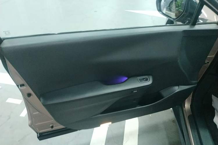 Used Toyota bZ3 2023 616 km Long-Range Premium Left Front Door Interior
