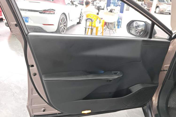Used Toyota bZ3 2023 616 km Long-Range Premium Left Front Door Interior