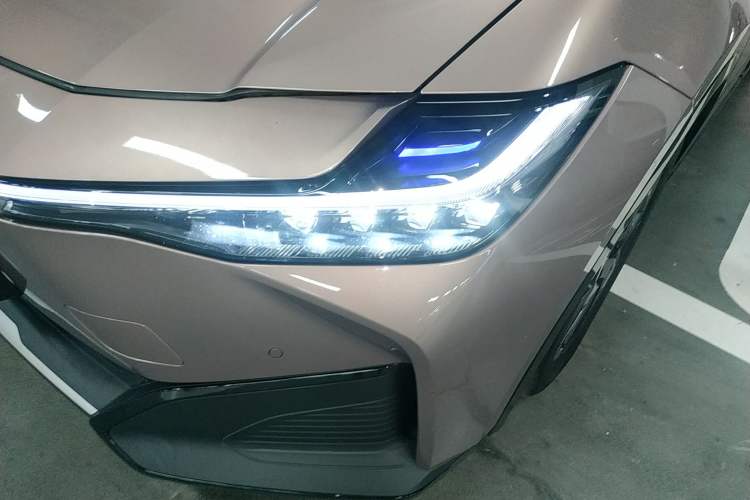 Used Toyota bZ3 2023 616 km Long-Range Premium Left Front Headlight
