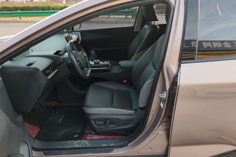 Used Toyota bZ3 2023 616 km Long-Range Premium Left Front Seat