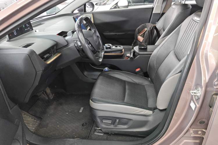 Used Toyota bZ3 2023 616 km Long-Range Premium Left Front Seat