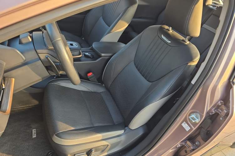 Used Toyota bZ3 2023 616 km Long-Range Premium Left Front Seat