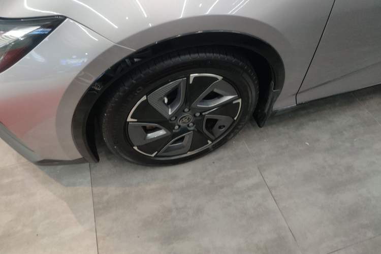 Used Toyota bZ3 2023 517 km Elite PRO Left Front Wheel Hub