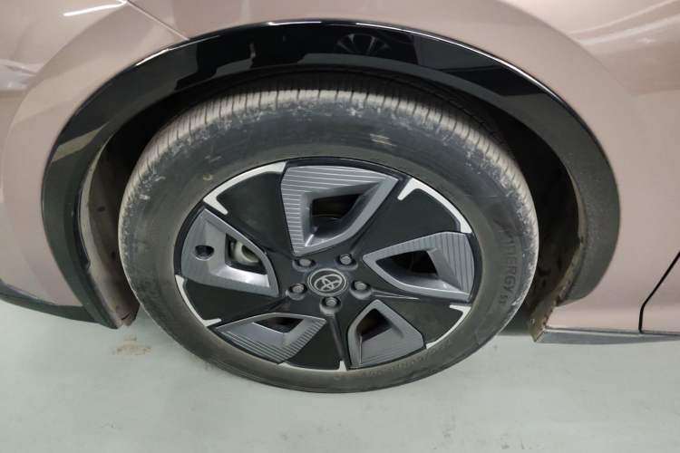 Used Toyota bZ3 2023 616 km Long-Range Premium Left Front Wheel Hub