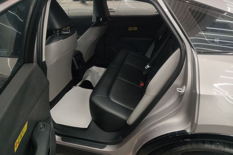 Used Toyota bZ3 2023 517 km Elite PRO Left Rear Seat