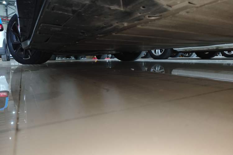 Used Toyota bZ3 2023 616 km Long-Range Premium Left Side Sill