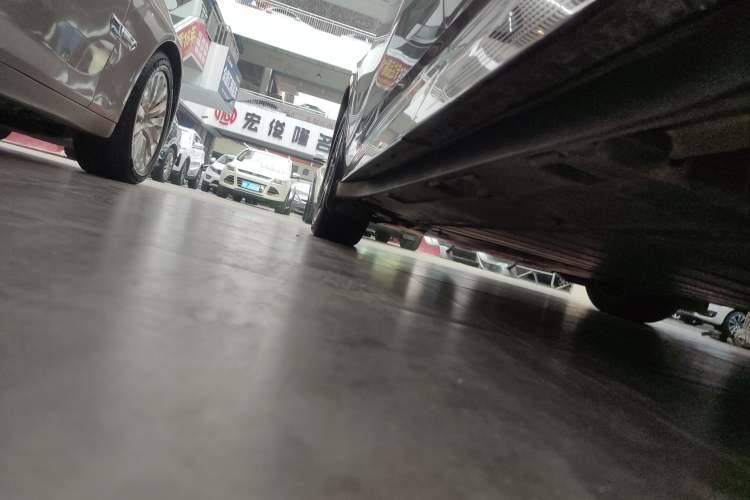 Used Toyota bZ3 2023 517 km Elite PRO Left Side Sill