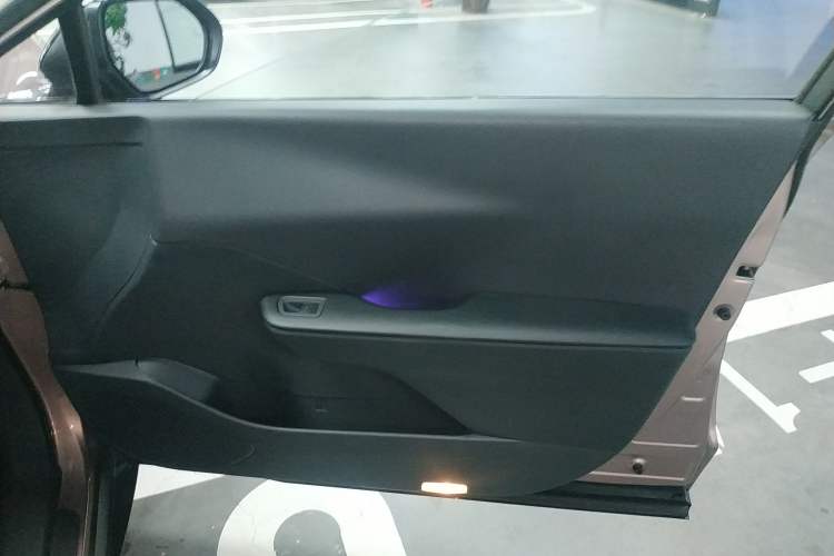 Used Toyota bZ3 2023 616 km Long-Range Premium Right Front Door Interior