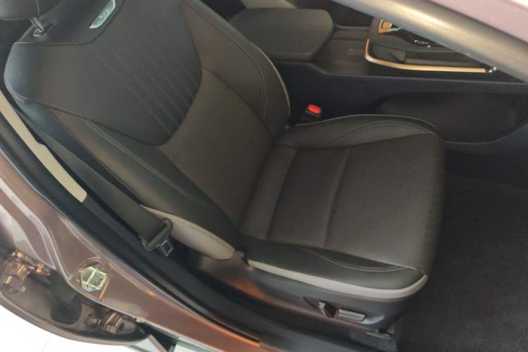 Used Toyota bZ3 2023 616 km Long-Range Premium Right Front Seat