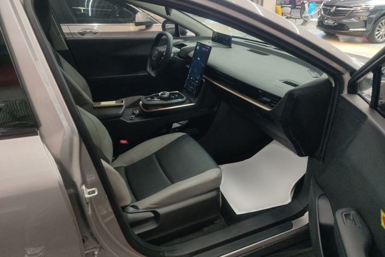 Used Toyota bZ3 2023 517 km Elite PRO Right Front Seat