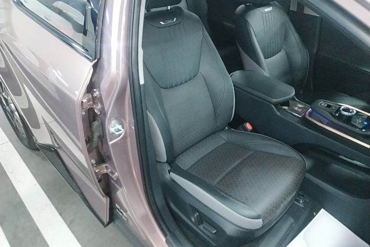 Used Toyota bZ3 2023 616 km Long-Range Premium Right Front Seat
