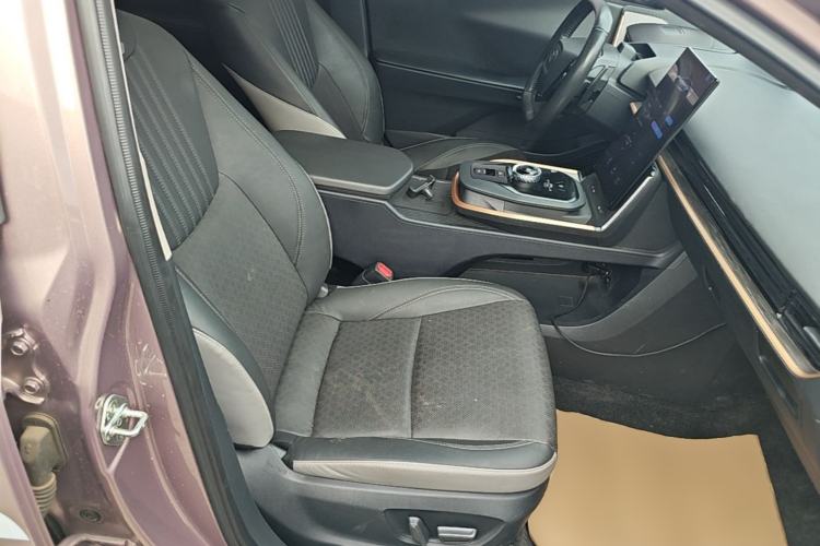 Used Toyota bZ3 2023 616 km Long-Range Premium Right Front Seat