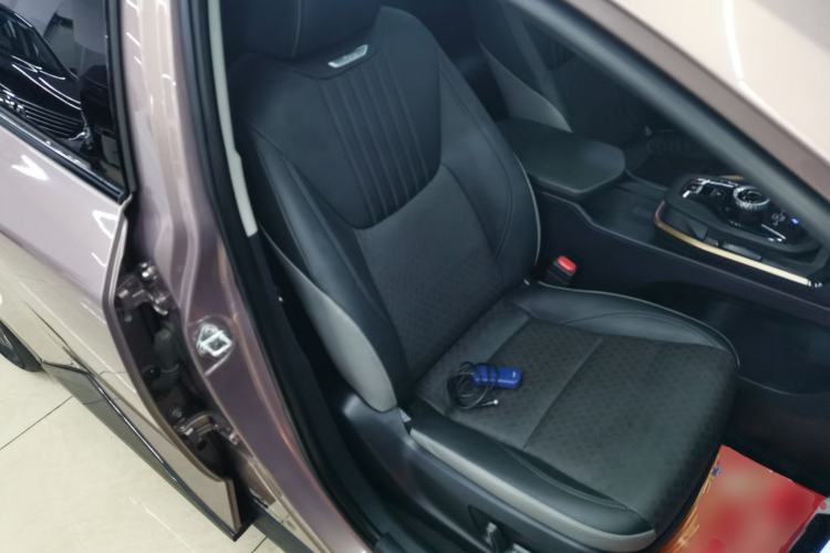 Used Toyota bZ3 2023 616 km Long-Range Premium Right Front Seat