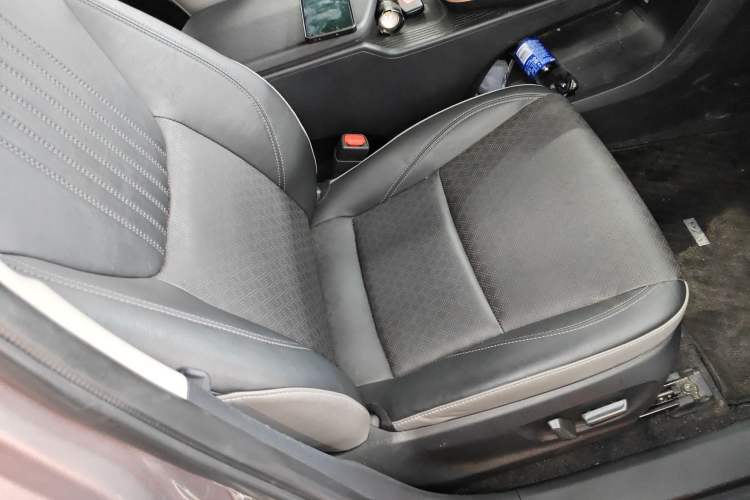 Used Toyota bZ3 2023 616 km Long-Range Premium Right Front Seat