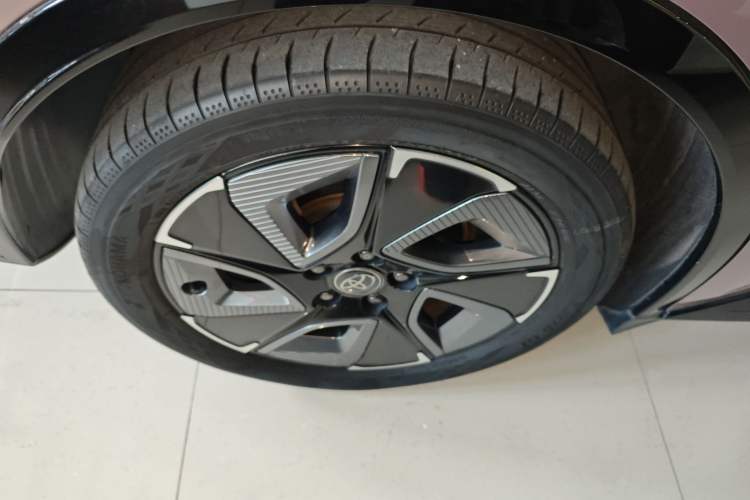 Used Toyota bZ3 2023 616 km Long-Range Premium Right Rear Wheel Hub