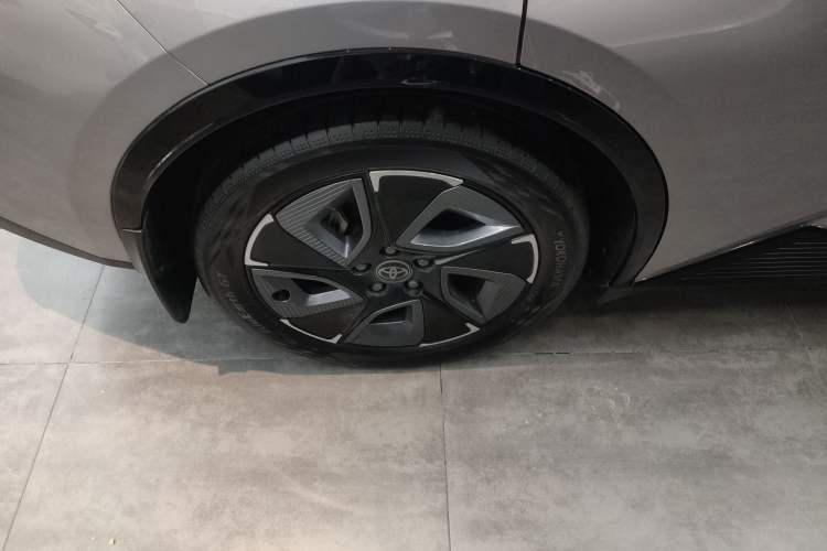 Used Toyota bZ3 2023 517 km Elite PRO Right Rear Wheel Hub