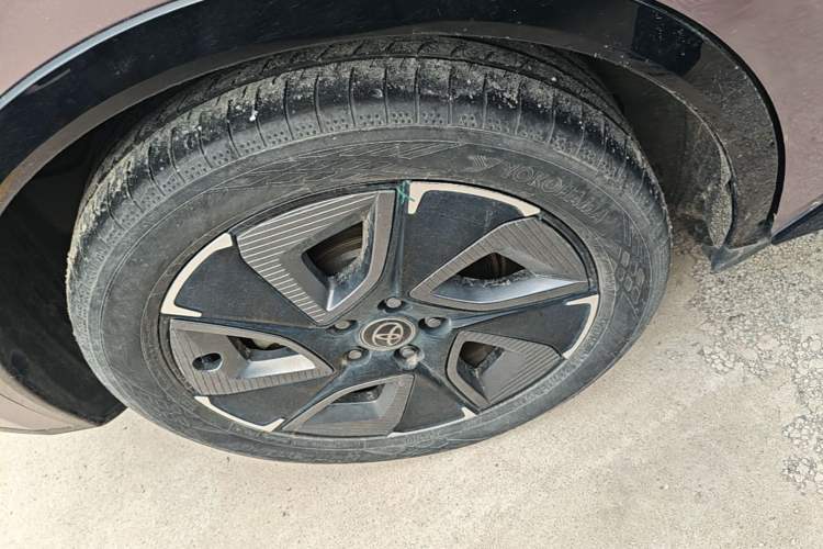 Used Toyota bZ3 2023 616 km Long-Range Premium Right Rear Wheel Hub