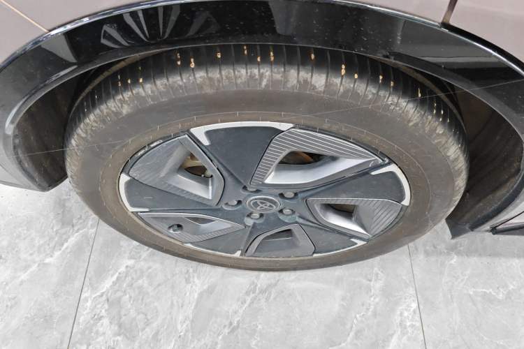 Used Toyota bZ3 2023 616 km Long-Range Premium Right Rear Wheel Hub