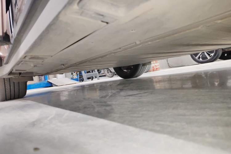 Used Toyota bZ3 2023 616 km Long-Range Premium Right Side Sill