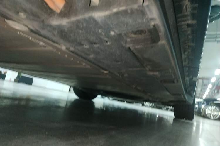 Used Toyota bZ3 2023 616 km Long-Range Premium Right Side Sill
