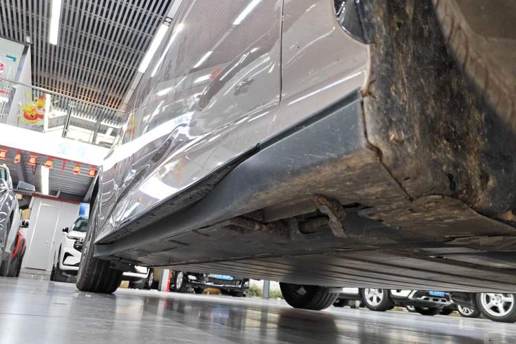 Used Toyota bZ3 2023 616 km Long-Range Premium Right Side Sill