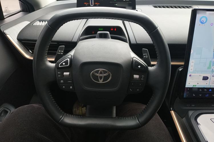 Used Toyota bZ3 2023 616 km Long-Range Premium Steering Wheel