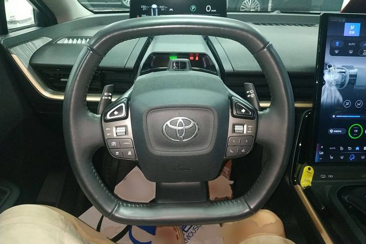 Used Toyota bZ3 2023 616 km Long-Range Premium Steering Wheel