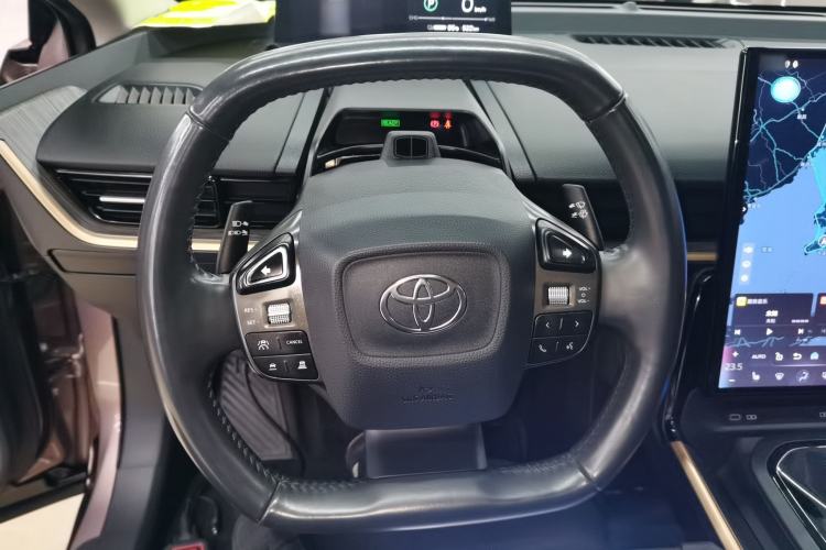 Used Toyota bZ3 2023 616 km Long-Range Premium Steering Wheel