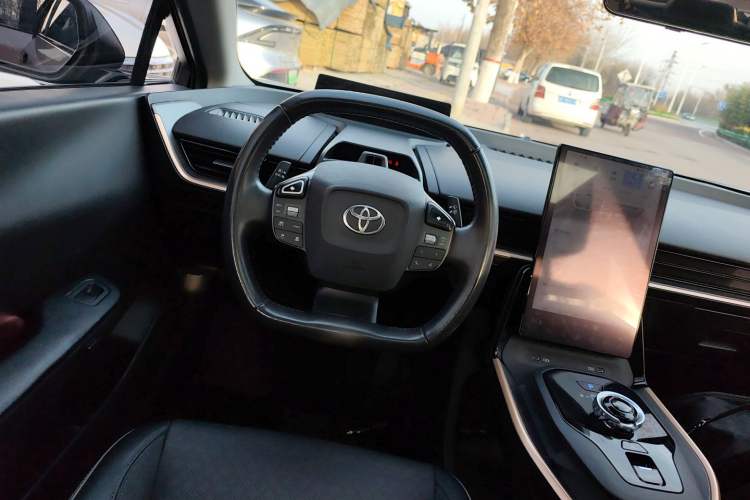 Used Toyota bZ3 2023 616 km Long-Range Premium Steering Wheel