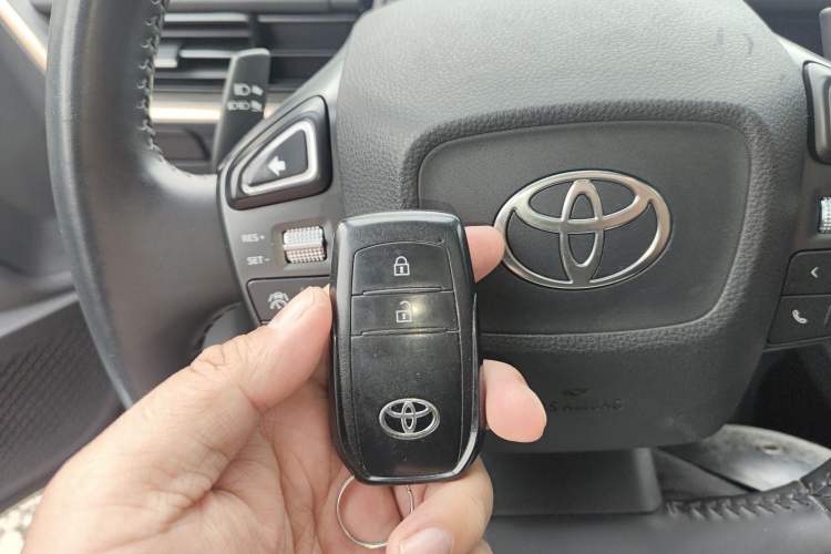 Used Toyota bZ3 2023 616 km Long-Range Premium Vehicle Key