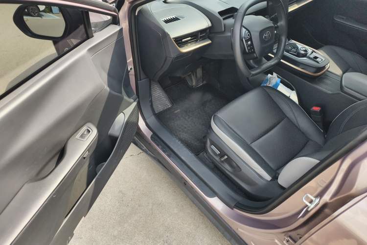 Used Toyota bZ3 2023 616 km Long-Range Premium Driver Seat