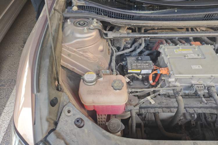 Used Toyota bZ3 2023 616 km Long-Range Premium Engine Bay Right