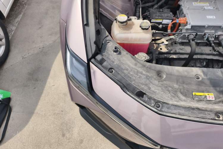 Used Toyota bZ3 2023 616 km Long-Range Premium Engine Bay Right
