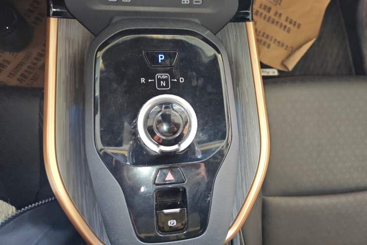 Used Toyota bZ3 2023 616 km Long-Range Premium Gear Lever