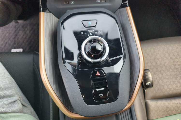 Used Toyota bZ3 2023 616 km Long-Range Premium Gear Lever