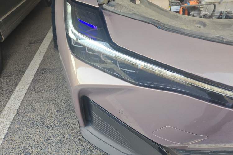 Used Toyota bZ3 2023 616 km Long-Range Premium Right Front Headlight