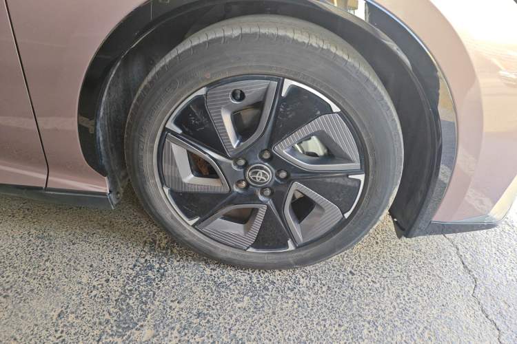 Used Toyota bZ3 2023 616 km Long-Range Premium Right Front Wheel Hub