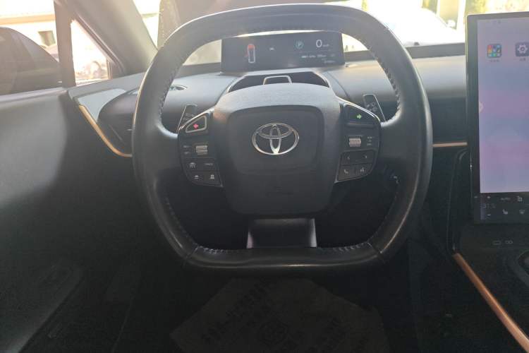 Used Toyota bZ3 2023 616 km Long-Range Premium Steering Wheel