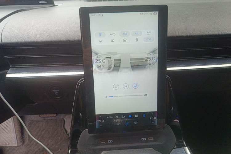 Used Toyota bZ3 2023 517 km Elite PRO Audio And AC Panel