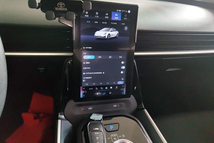 Used Toyota bZ3 2023 517 km Elite PRO Audio And AC Panel