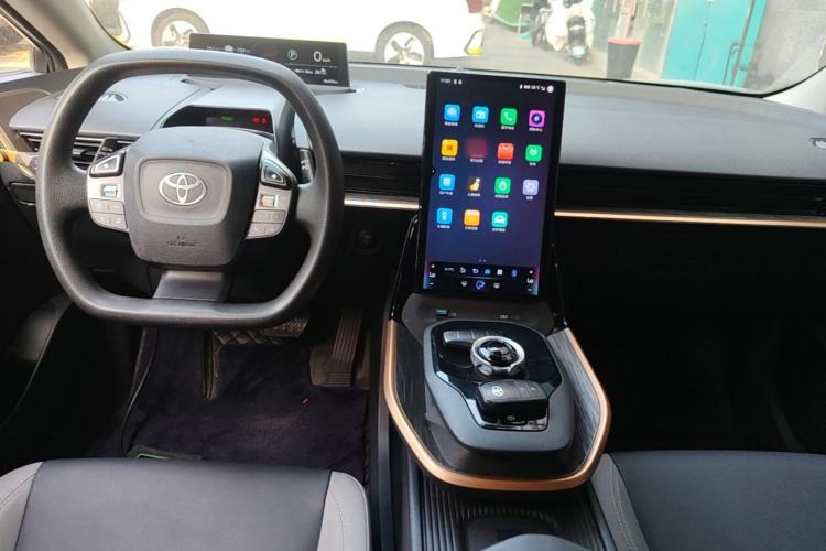 Used Toyota bZ3 2023 616 km Long-Range PRO Center Console