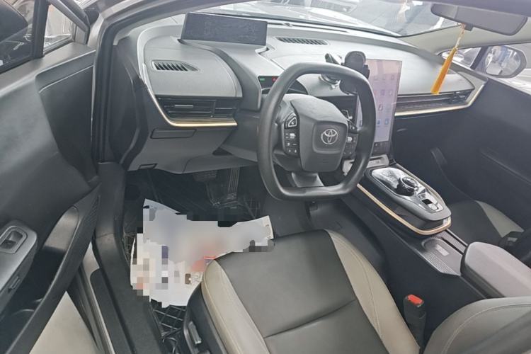 Used Toyota bZ3 2023 517 km Elite PRO Center Console