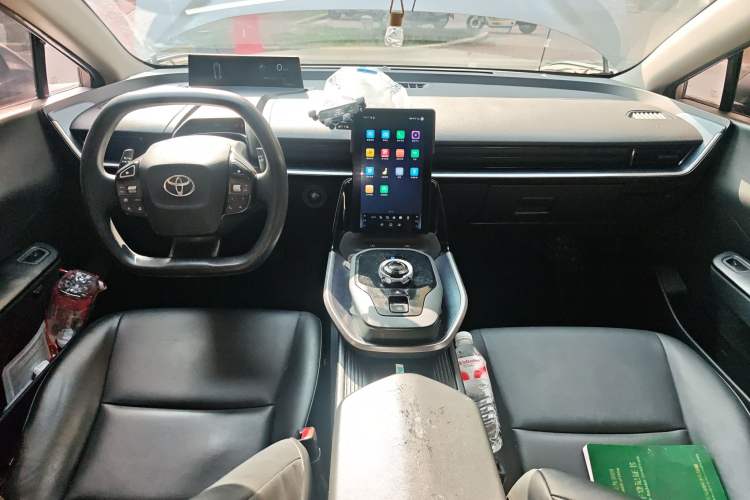 Used Toyota bZ3 2023 517 km Elite PRO Center Console