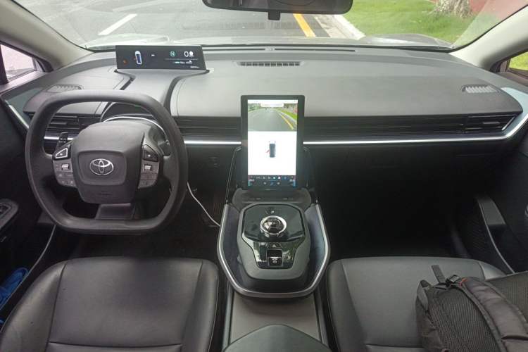 Used Toyota bZ3 2023 517 km Elite PRO Center Console